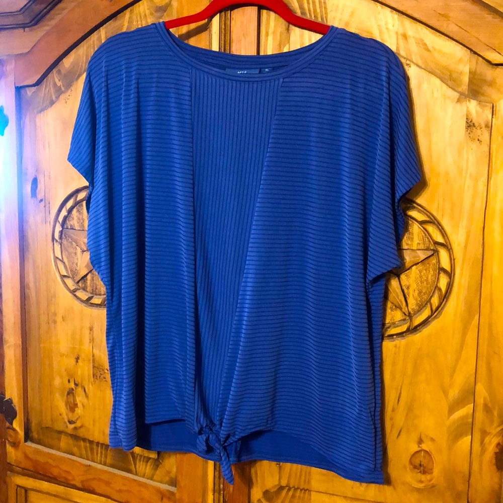 Apt. 9 XL. Blue stripped with knotted bottom.